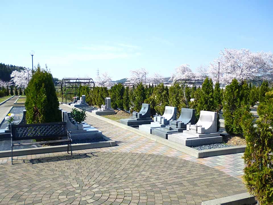 見附やすらぎ霊園