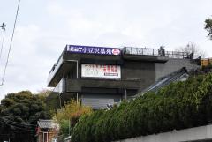 すぐ隣の小豆沢公園。取材時は満開の桜で、付近の人たちの憩いの場となっていた すぐ隣の小豆沢公園。取材時は満開の桜で、付近の人たちの憩いの場となっていた