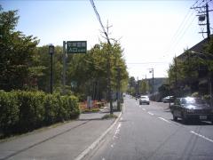 霊園の入り口。看板が目印 霊園の入り口。看板が目印
