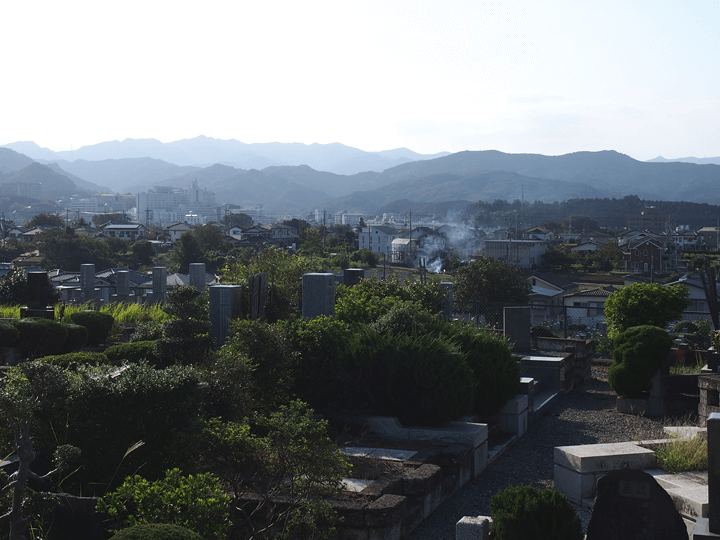武蔵野霊園から望む秩父連峰の様子